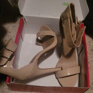 Like New Nude Heels size 8